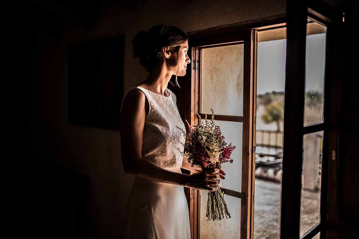 wedding photographer Mallorca window bride