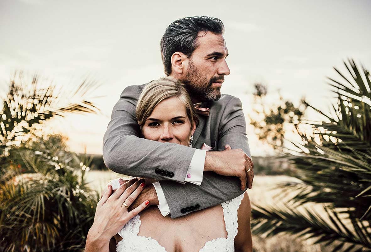 wedding photographers mallorca hug