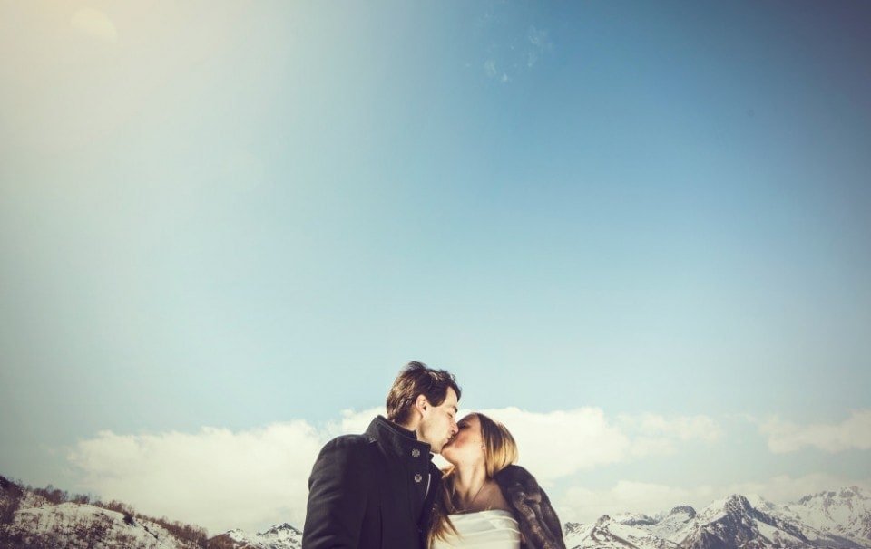 post wedding session kiss snow