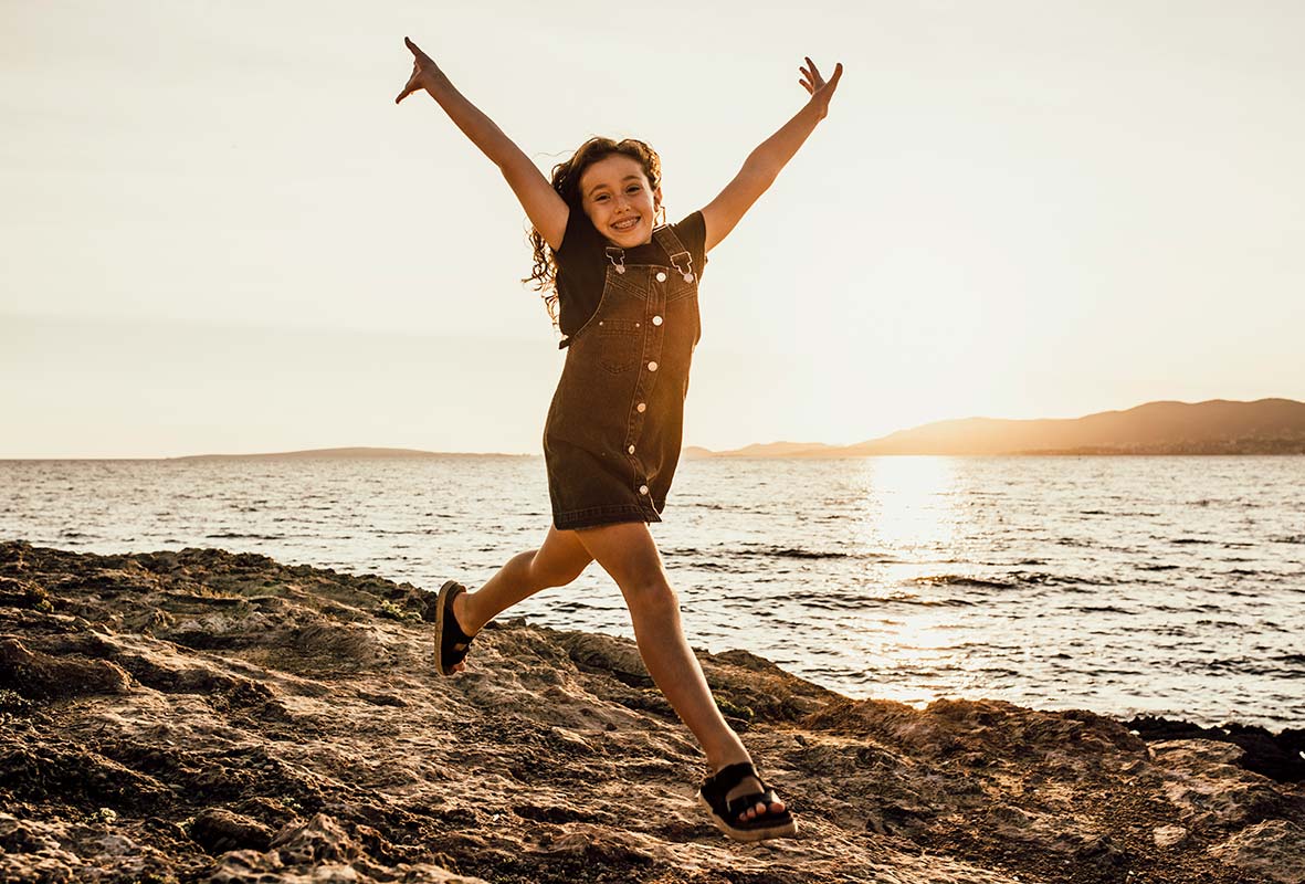 "ALT"children's photographer in Mallorca happy jump"