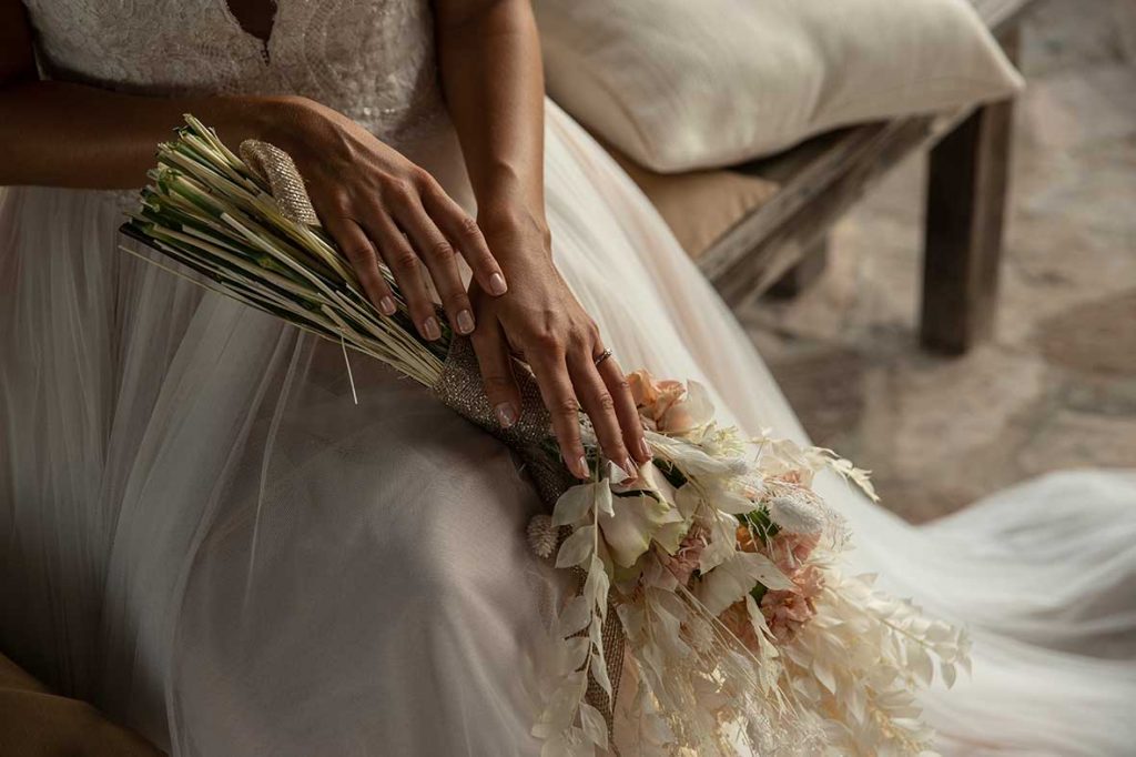 "ALT"editorial de boda en Mallorca detalle del ramo"