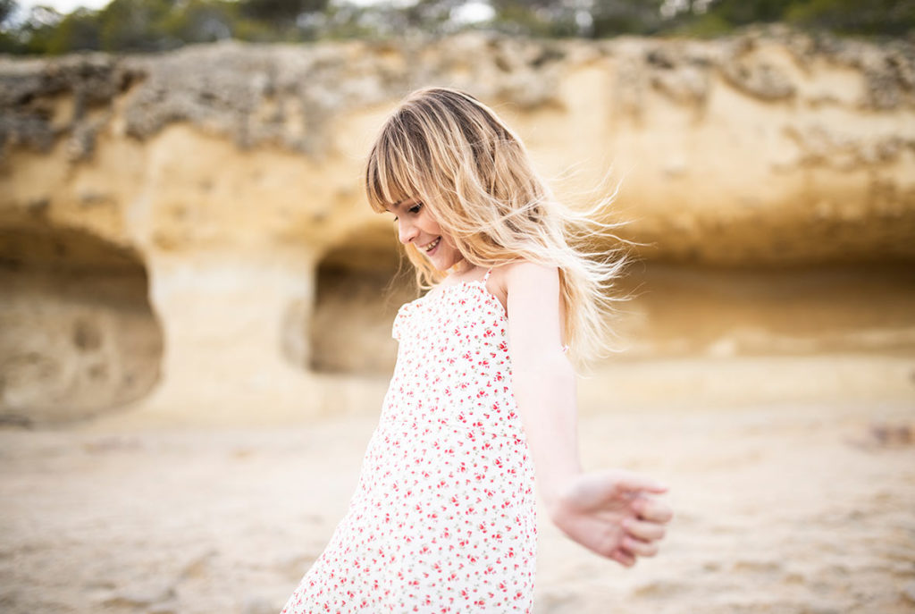 "ALT"book de fotografía infantil en Mallorca bailando"