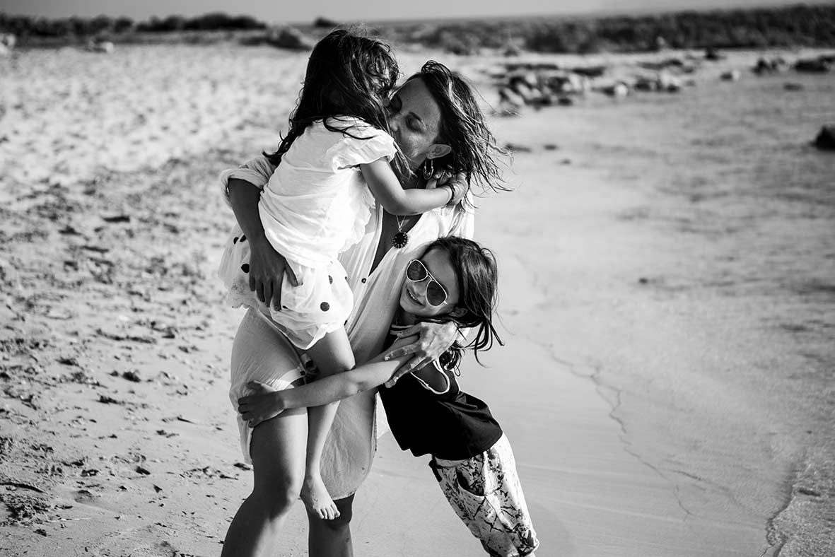 "ALT"sesión de fotos familiar en Mallorca abrazos"