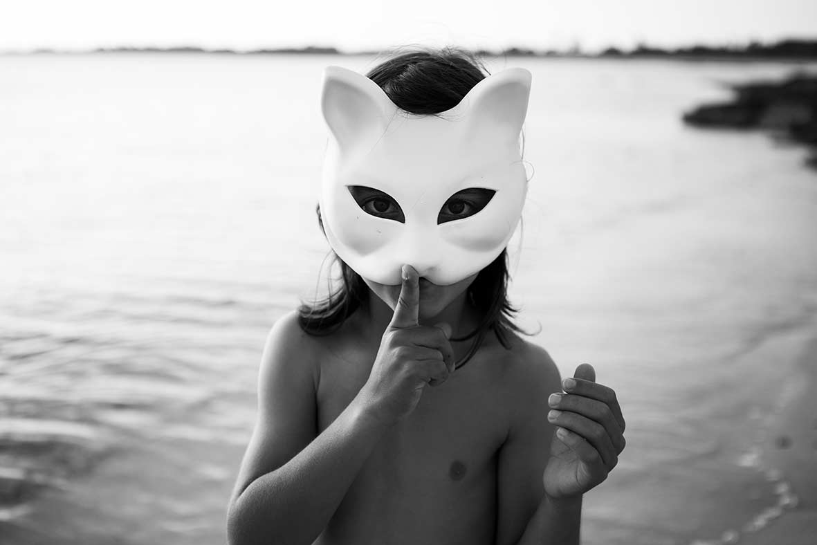 "ALT"sesión de fotos familiar en Mallorca máscara de gato"