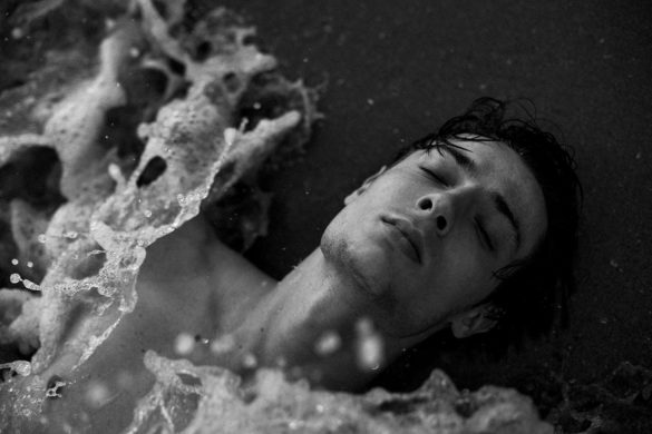 "ALT"book de fotos hombre Mallorca olas en la playa"