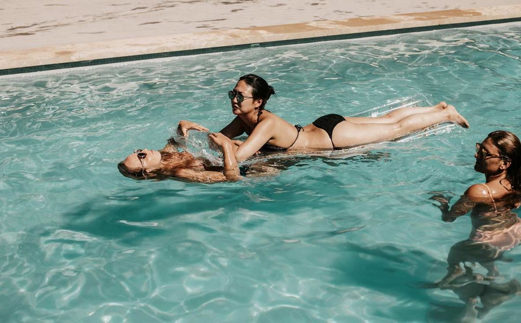 "ALT"fotógrafo de bodas en méxico piscina"
