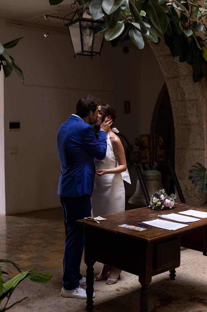 "ALT"fotógrafo de elopement en Mallorca beso final"