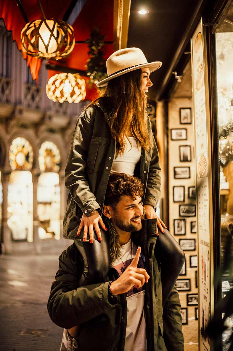 "ALT"fotos de pareja por calles de Mallorca guapos"