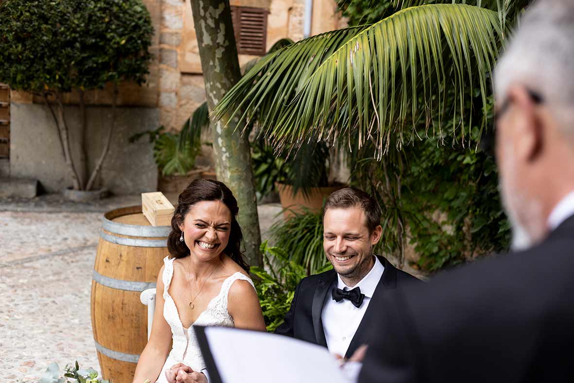 "ALT"boda en finca Son Togores sonrisas en la ceremonia"