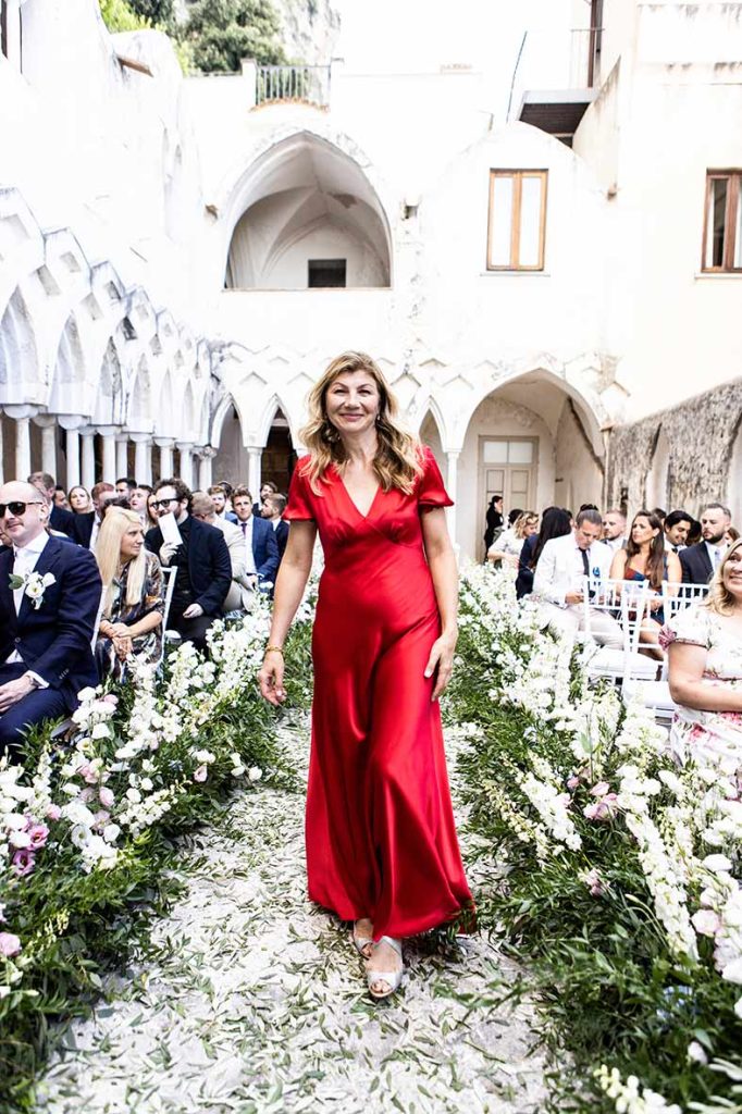 "ALT"fotógrafo de boda en Amalfi entrada madre novia"