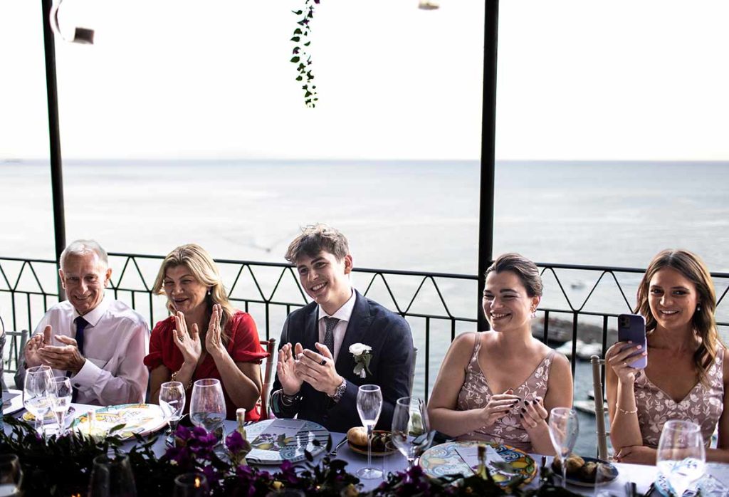 "ALT"fotógrafo de boda en Amalfi hermano feliz"