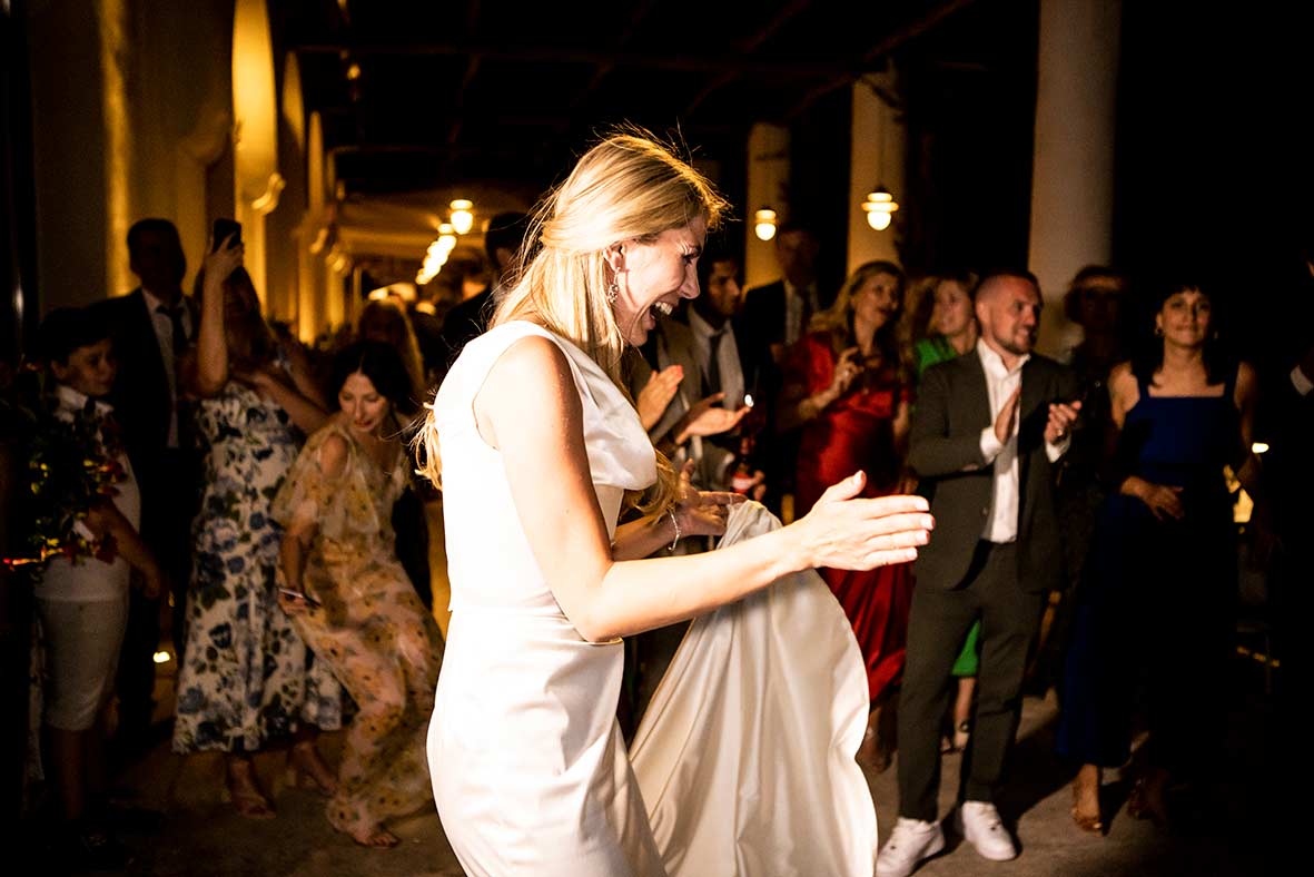 "ALT"fotógrafo de boda en Amalfi diversión en fiesta"