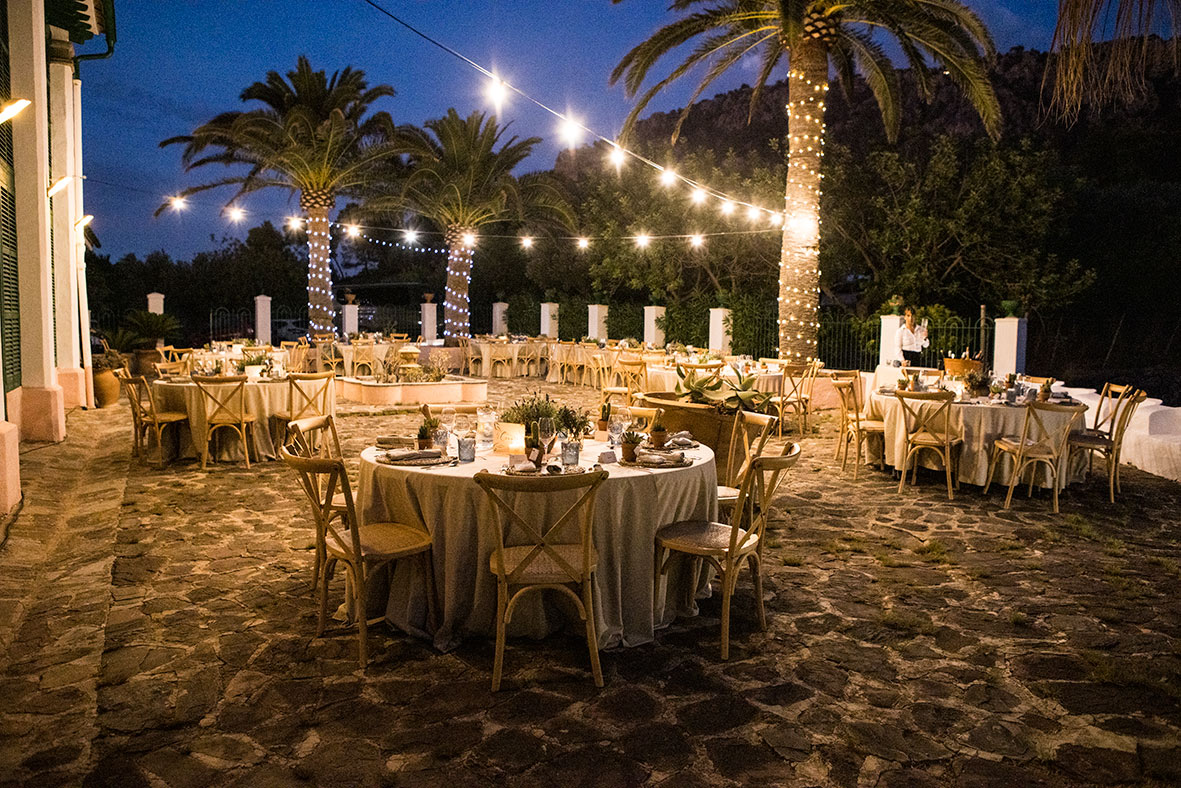 "ALT"fotografía de bodas Mallorca luces banquete"