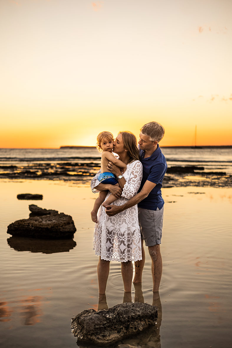 "ALT"fotógrafo de familias en Mallorca playa"