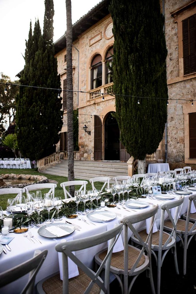 "ALT"las mejores fincas de bodas en Mallorca 2023 mesas cena son togores"