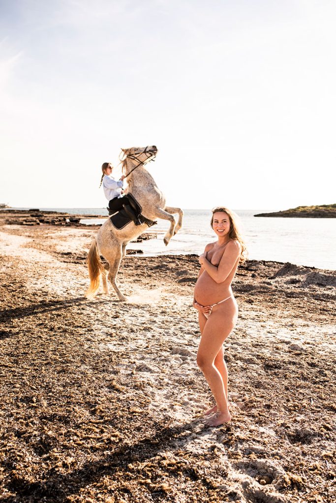 "ALT"sesiones de embarazo en mallorca caballo saltando"