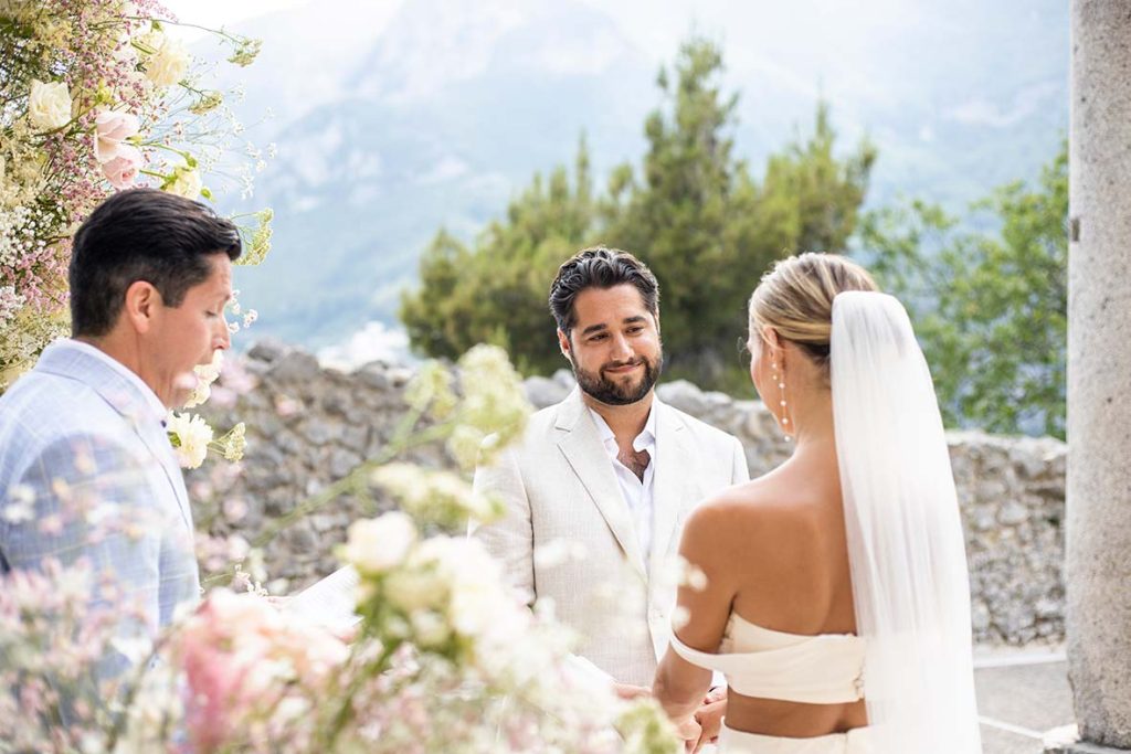 "ALT"boda en la costa amalfitana novio altar"