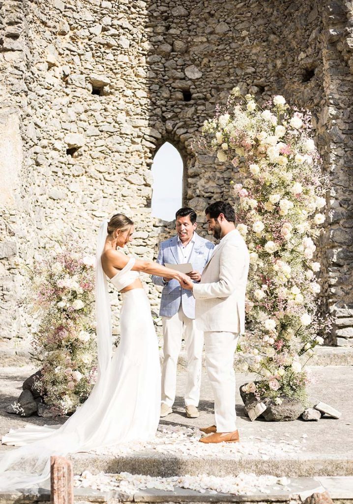 "ALT"boda en la costa amalfitana novia feliz altar"