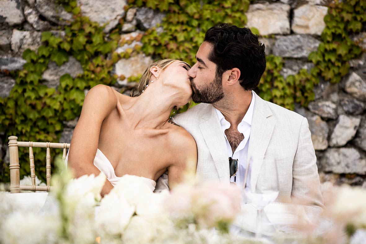 "ALT"boda en la costa amalfitana beso cena"