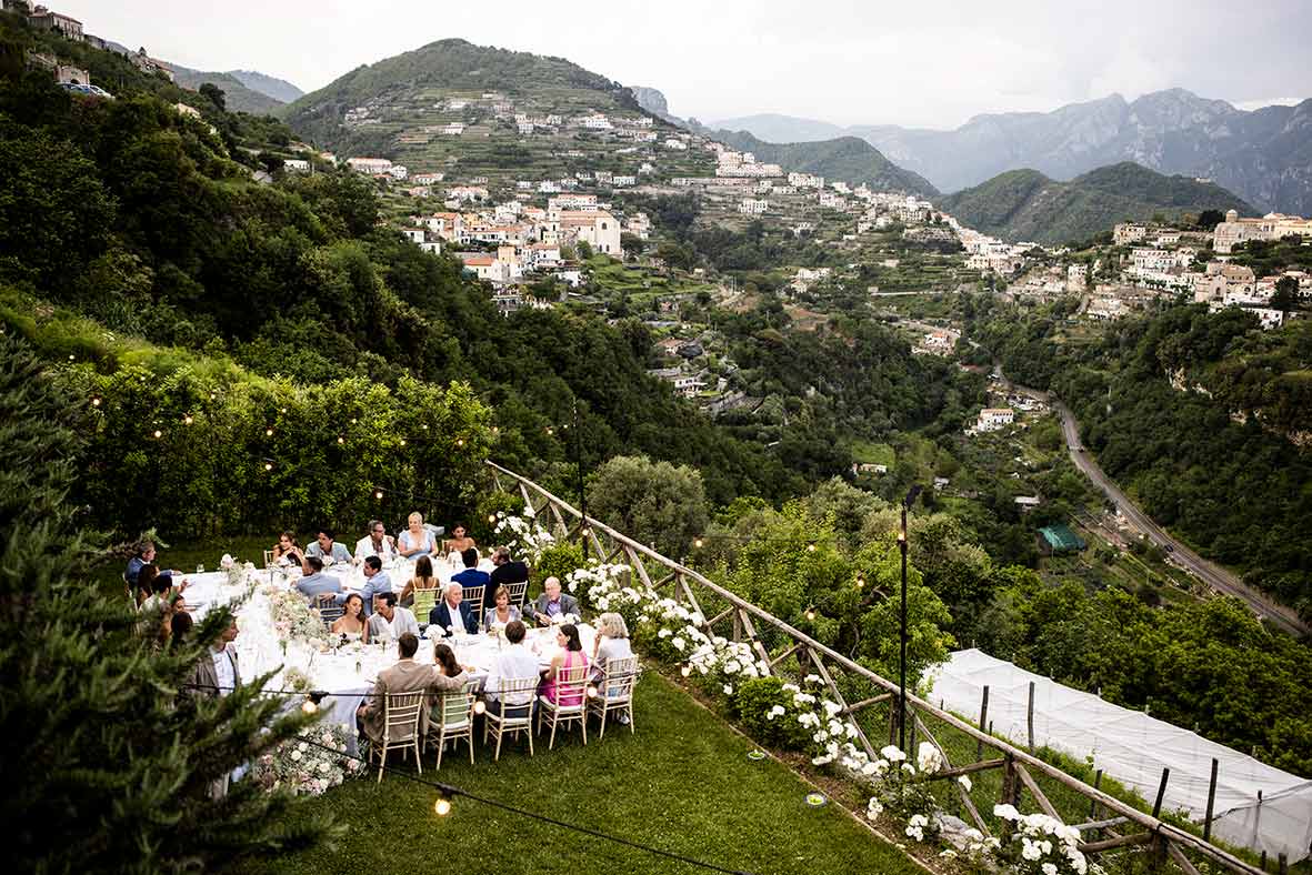 "ALT"boda en la costa amalfitana vistas mesas cena"