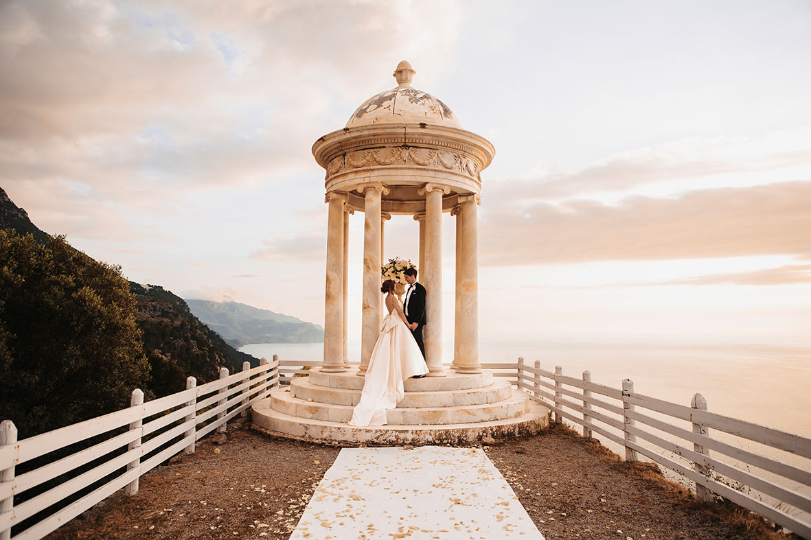 "ALT"boda en son marroig deia mallorca pareja en los escalones"