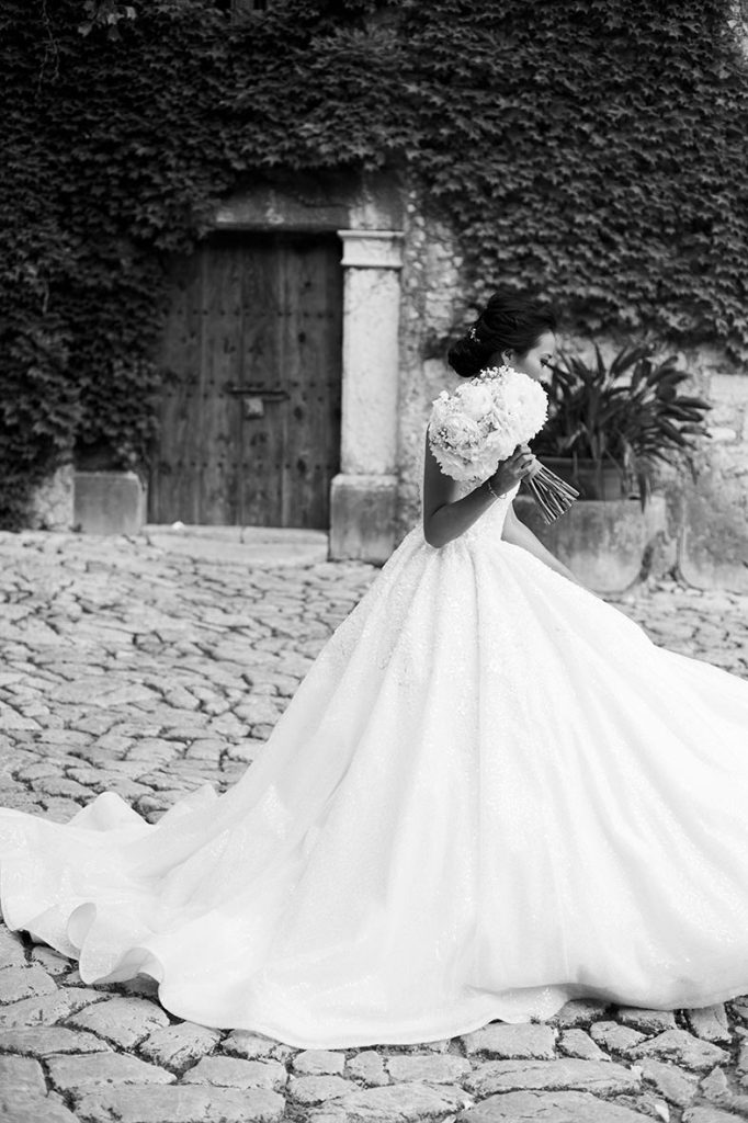 "ALT"boda coreana en finca comassema mallorca con ramo bn"