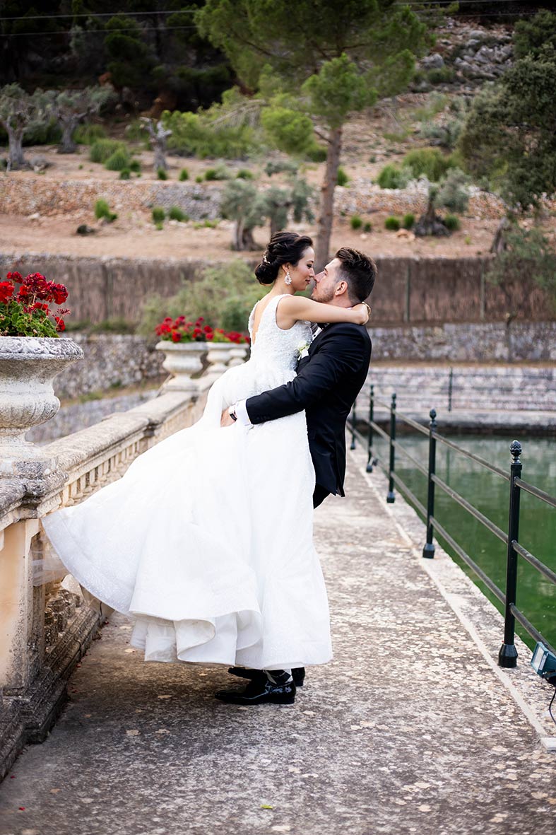 "ALT"boda coreana en finca comassema mallorca en brazos"