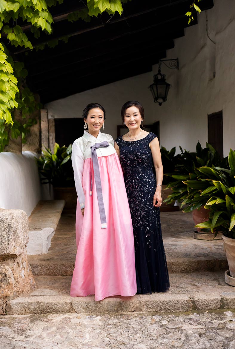 "ALT"boda coreana en finca comassema mallorca con madre traje coreano"