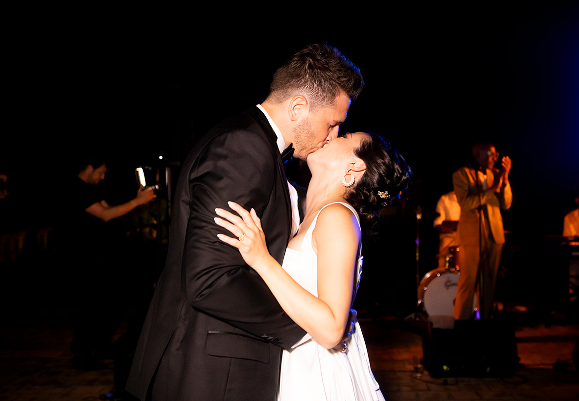 "ALT"boda coreana en finca comassema mallorca beso fiesta"