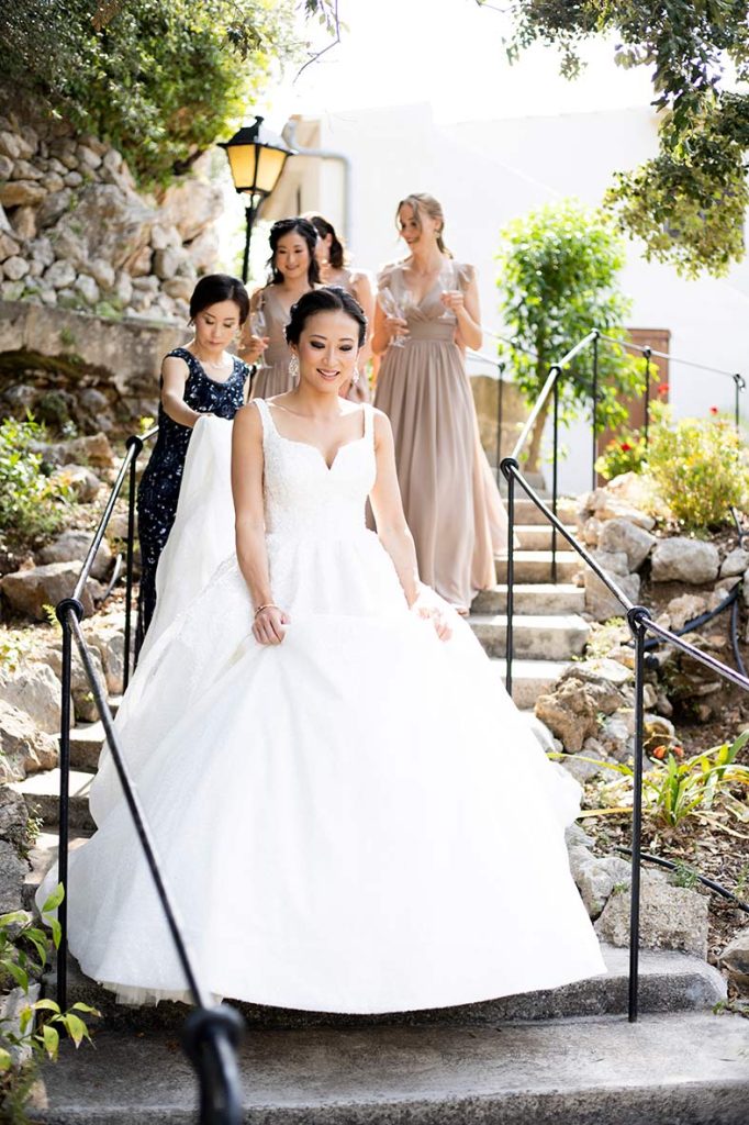 "ALT"boda coreana en finca comassema mallorca bajando escaleras"