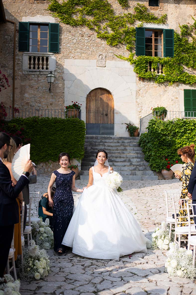 "ALT"boda coreana en finca comassema mallorca entrada novia"