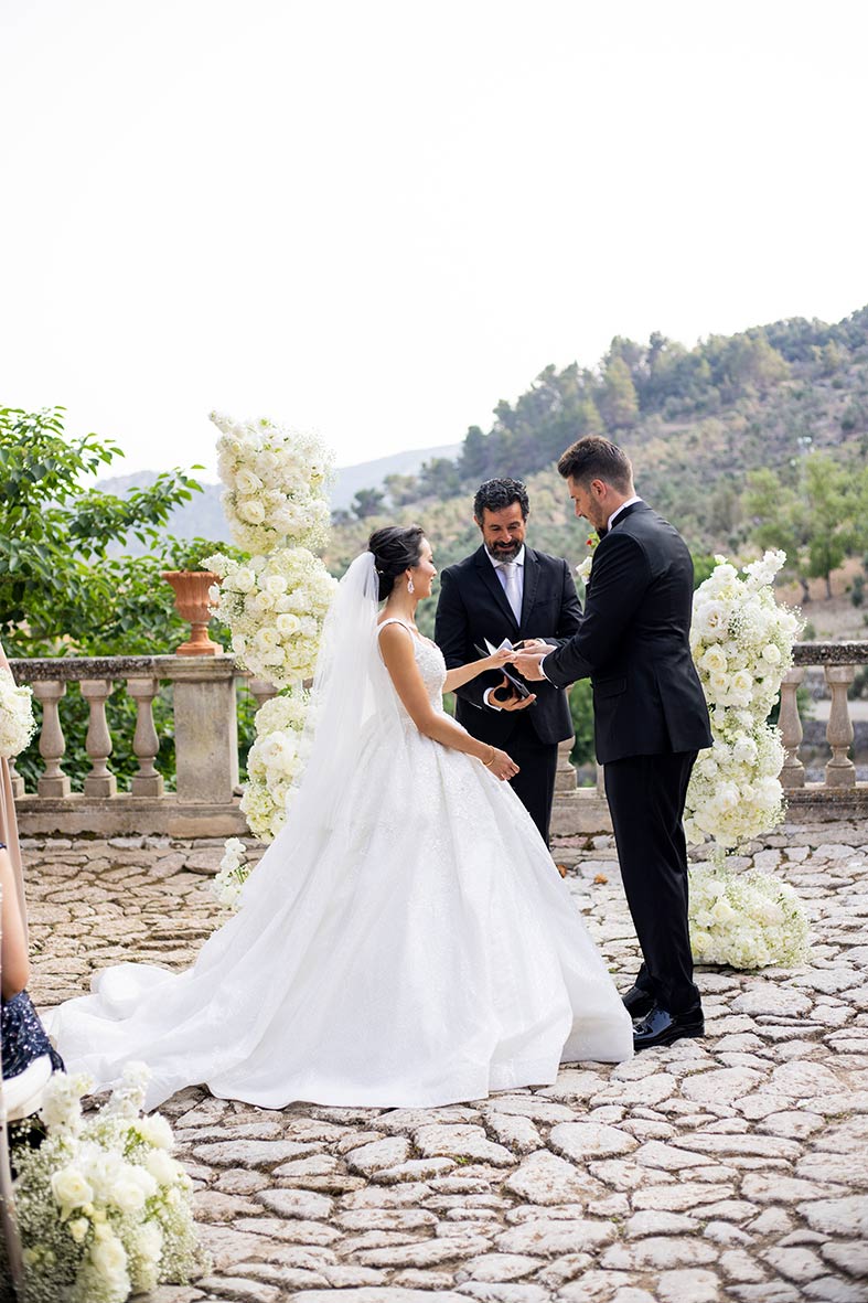 "ALT"boda coreana en finca comassema mallorca momento anillos"