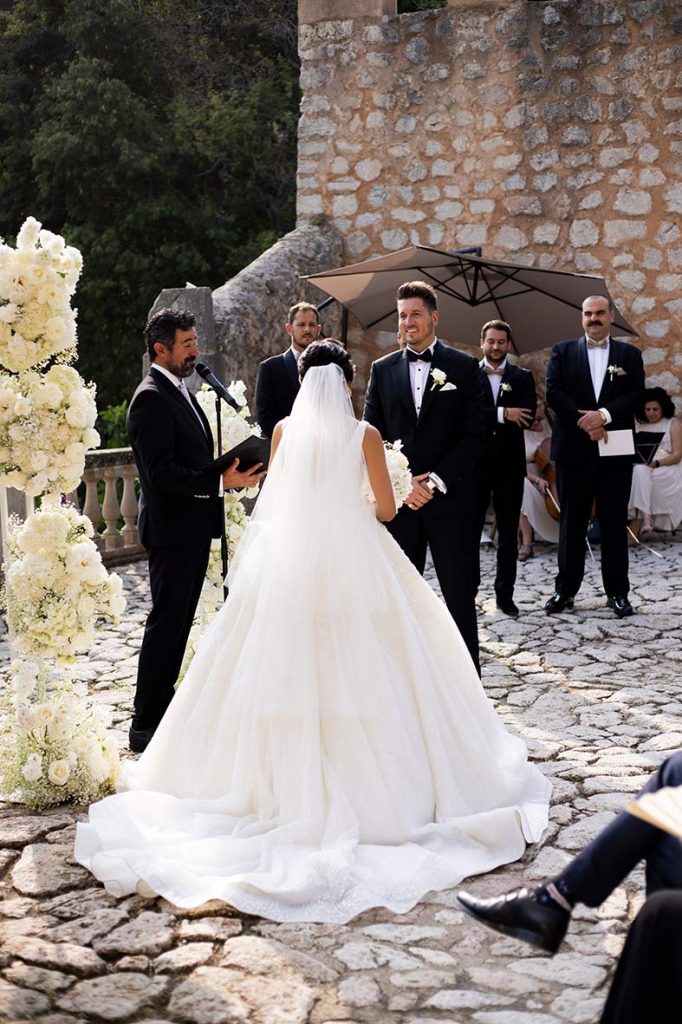 "ALT"boda coreana en finca comassema mallorca impresionante vestido ceremonia"