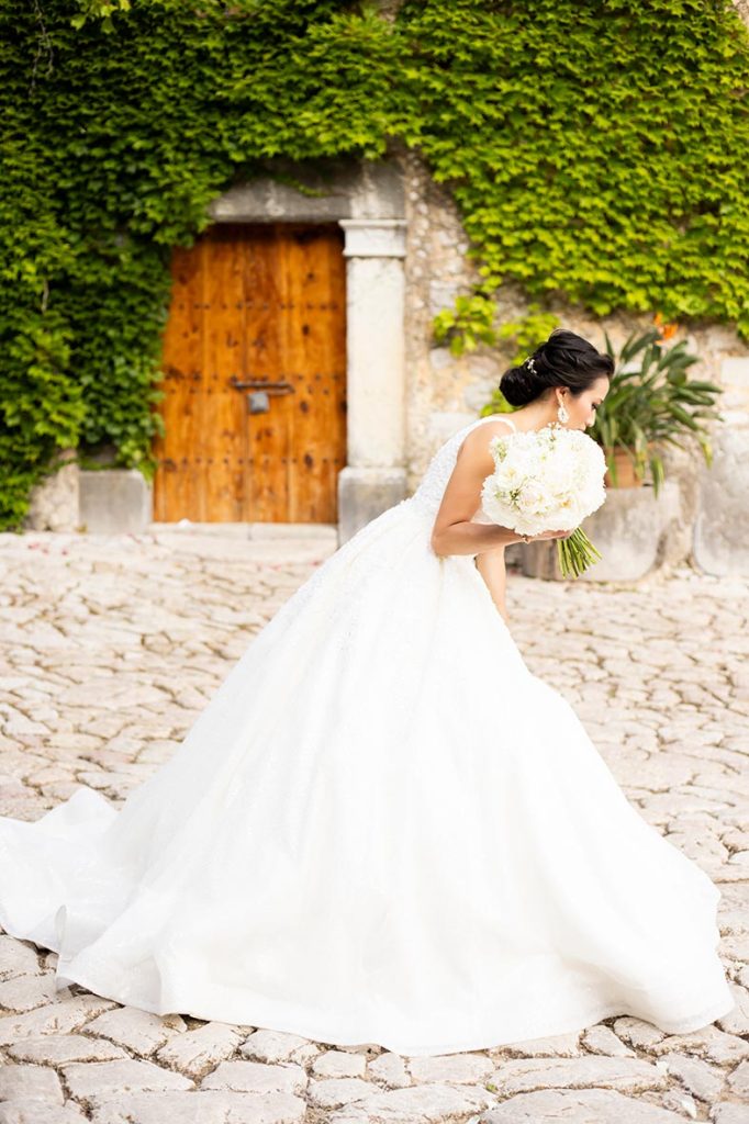 "ALT"boda coreana en finca comassema mallorca con ramo"