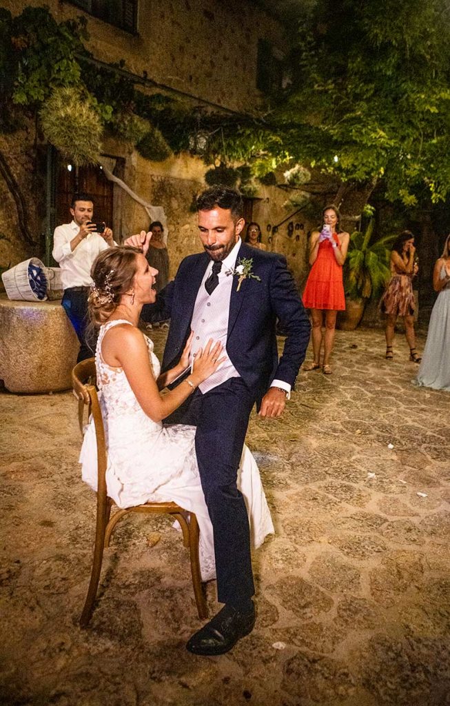 "ALT"boda mexicana en finca son maixella mallorca novio bailando"