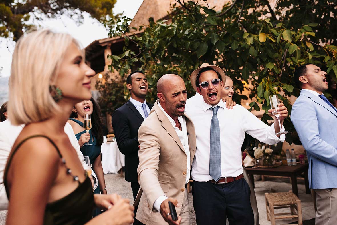 "ALT"boda mexicana en finca son maixella mallorca invitados cantando"
