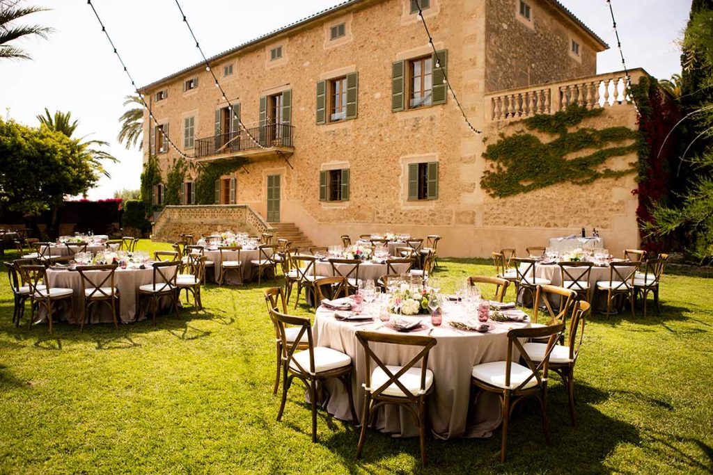 Montaje de boda de lujo australiana en Finca Son Mir, fotografiada por Inma del Valle en Mallorca