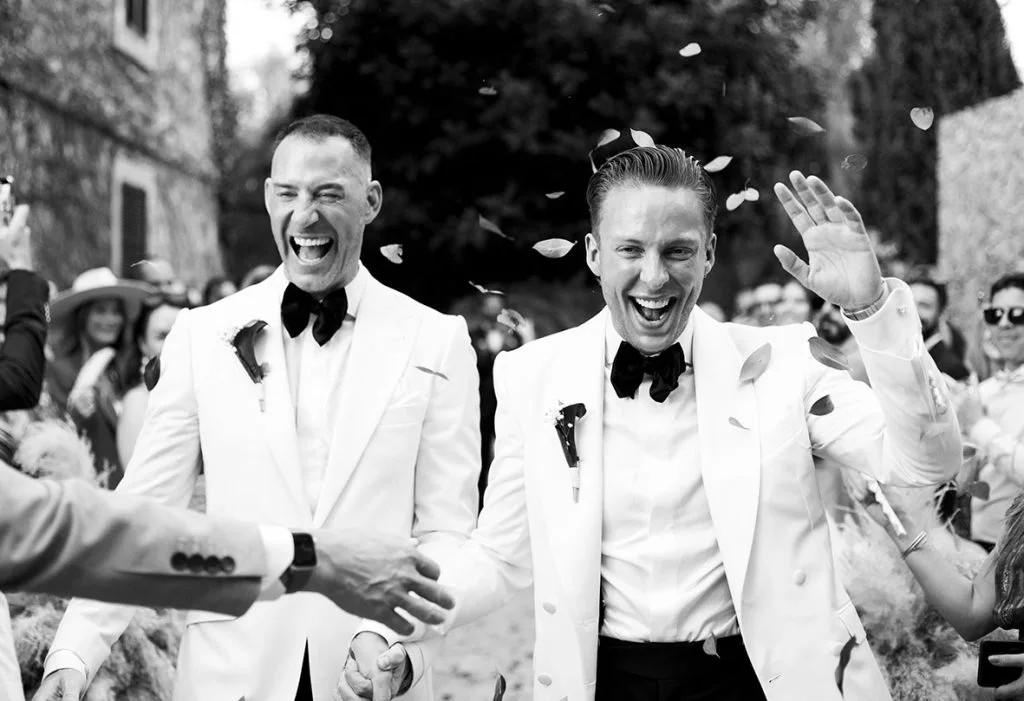 fotografía de bodas LGTBI de lujo en Mallorca junto al mar