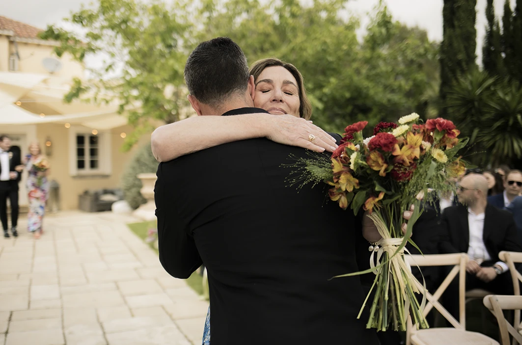 Emotional hug during a luxury wedding in Sitges.