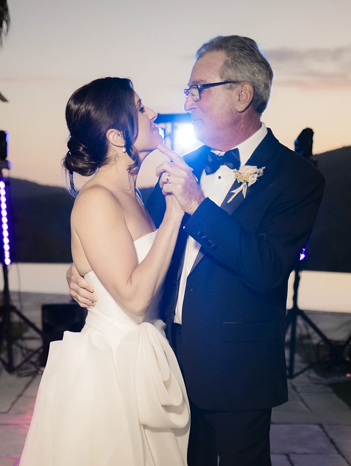 Emotional father-daughter dance during a luxury wedding in Sitges.