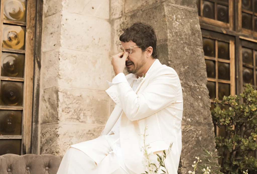 Emoción de Jon durante su boda en finca Gordiola Mallorca.
