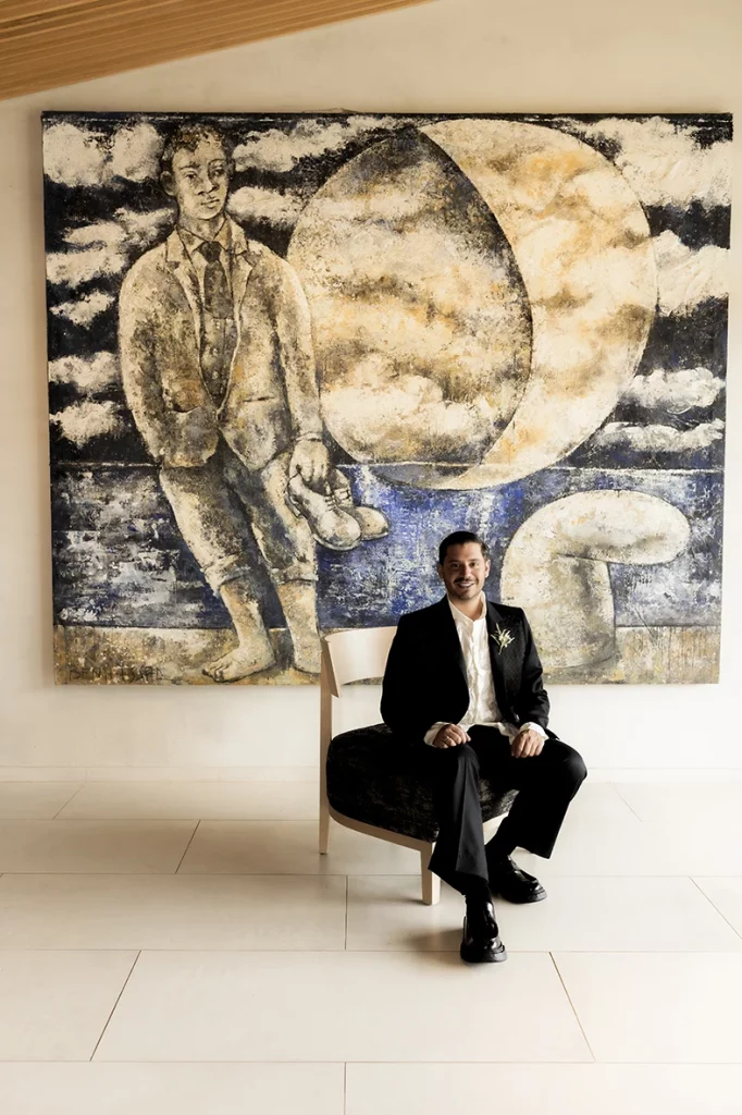 Retrato del novio Santi durante los preparativos de la boda en finca Gordiola Mallorca.