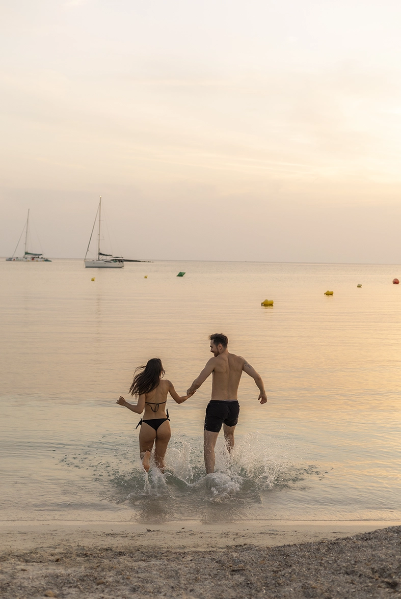 Sesión de fotos de pareja romántica en Mallorca hecha por la fotógrafa Inma del Valle a Anna y Pedro como preboda.