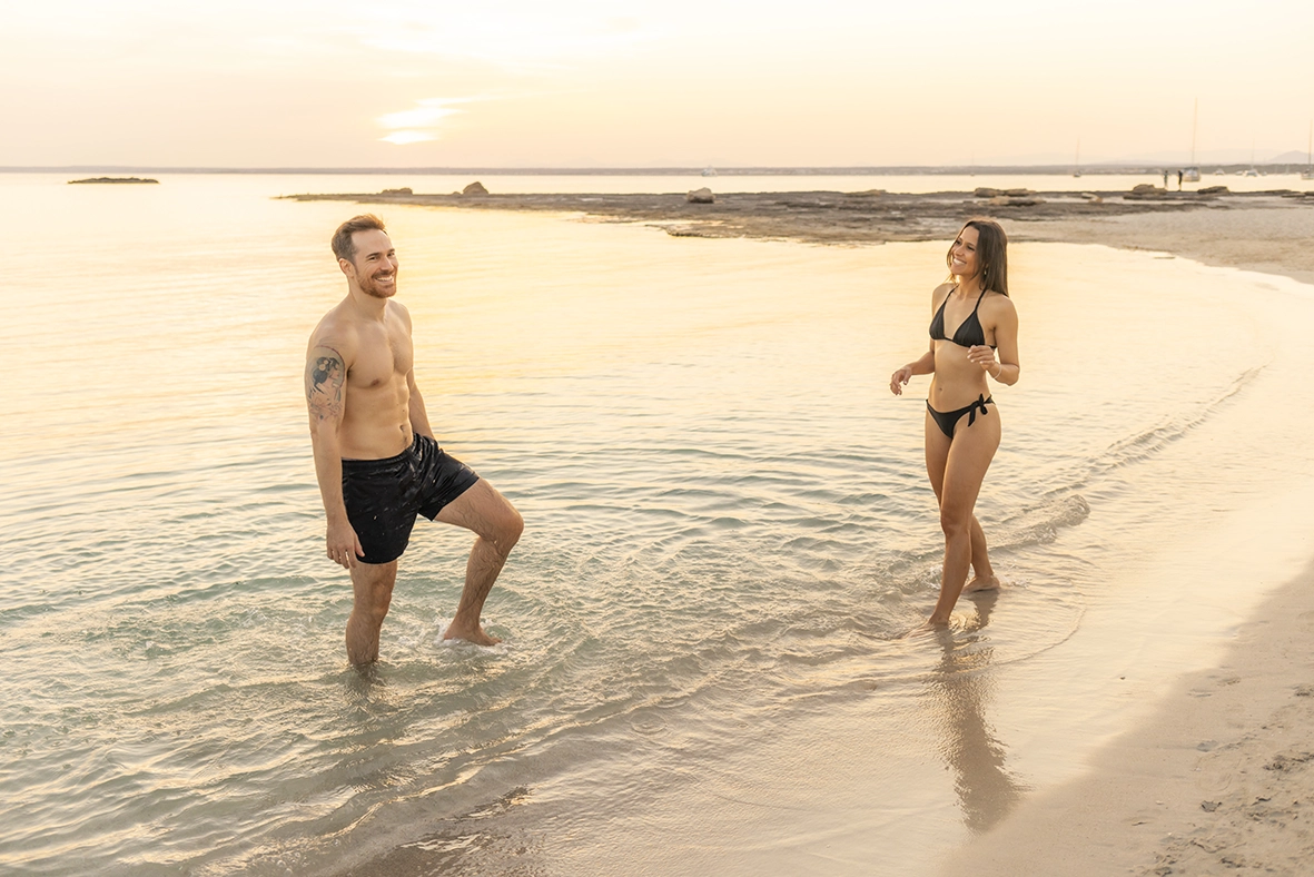 Sesión romántica de pareja en Mallorca hecha por la fotógrafa Inma del Valle a Anna y Pedro como preboda.