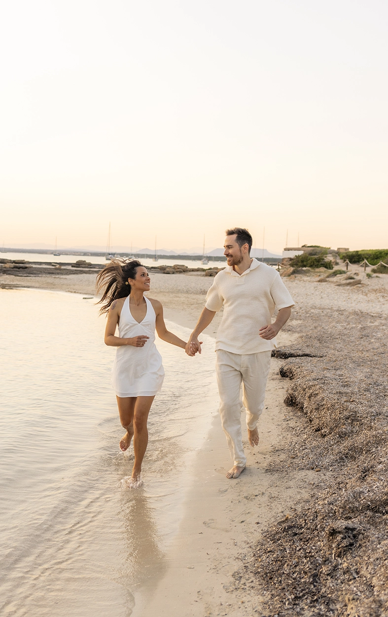 Sesión romántica de pareja en Mallorca hecha por la fotógrafa Inma del Valle a Anna y Pedro como preboda.
