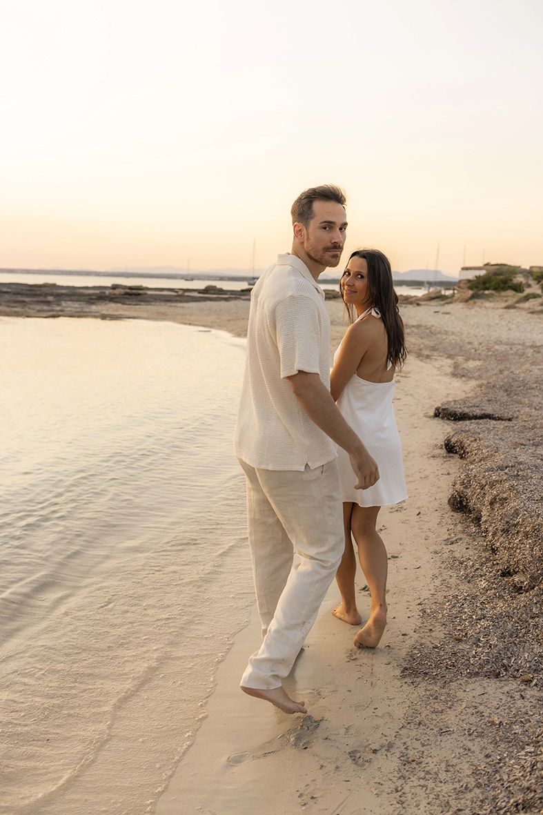 Sesión romántica de pareja en Mallorca hecha por la fotógrafa Inma del Valle a Anna y Pedro como preboda.