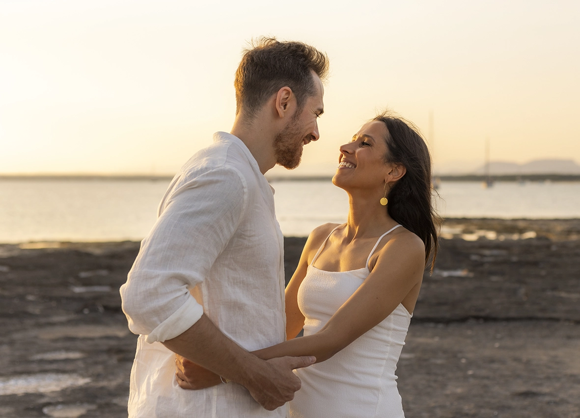 Sesión romántica de pareja en Mallorca hecha por la fotógrafa Inma del Valle a Anna y Pedro como preboda.