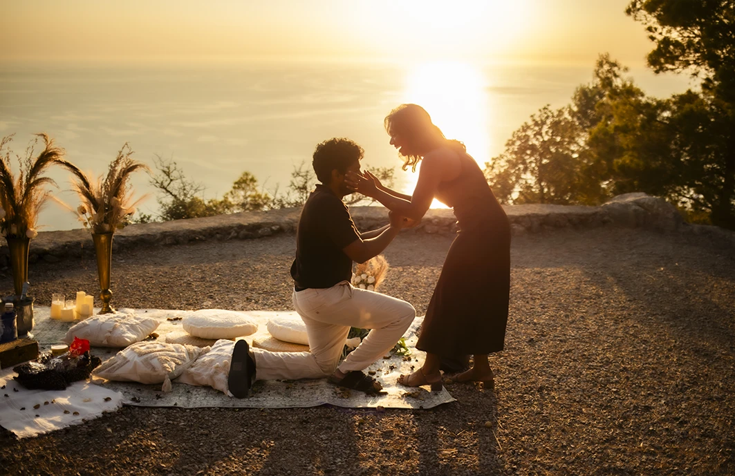 Marriage proposal in Mallorca at sunset, organised and photographed by Inma del Valle.