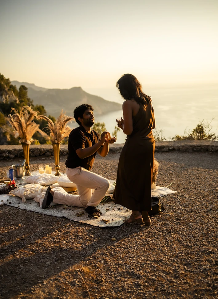 Marriage proposal in Mallorca at sunset with romantic decoration, organised and photographed by Inma del Valle.