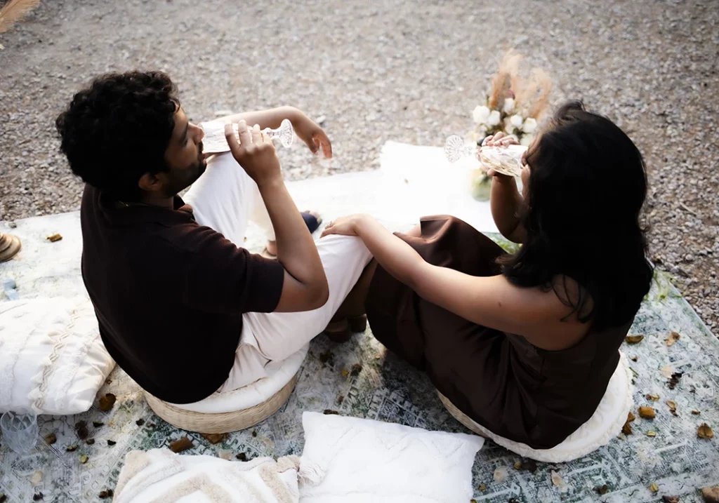 Marriage proposal in Mallorca during an intimate toast between the couple, organised and photographed by Inma del Valle.